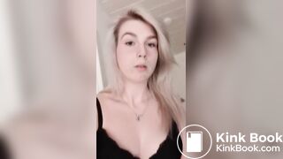 Bella_kackt_beim_Fotze_reiben 1