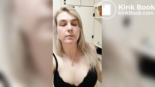 Bella_kackt_beim_Fotze_reiben 1