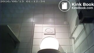 gravid trycker på bajset