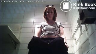 gravid trycker på bajset