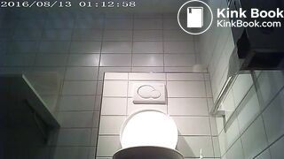 gravid trycker på bajset