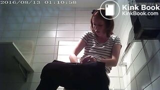 gravid trycker på bajset