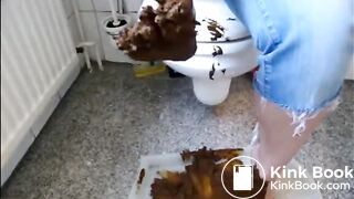 Girl shitting throug the blue jeans and tramples with her feet