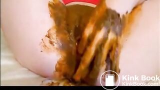 Girl masturbation and fisting while shitting