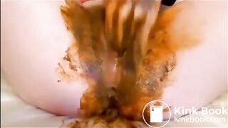 Girl masturbation and fisting while shitting