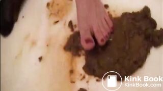 Babe shitting in the bathroom and put her nylon feet on it