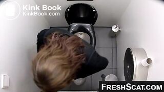 HotGirlPissingAndShittingOnHiddenWebcamWhileShesTexting