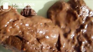 Nice view of a girl asshole while she is shitting a very big load