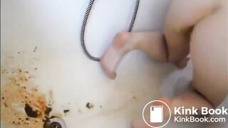 Girl is fingering asshole_and shitting diarrhea