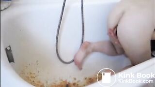 Girl is fingering asshole_and shitting diarrhea