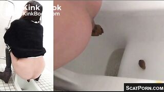 SexyJapaneseBabeShitsAndPissesInPublicToiletForUsToEnjoy