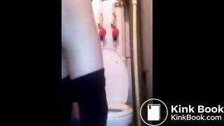 Round butt babe shitting in the toilet