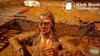 Betty has fun in the manure channel - bathing in cowshit