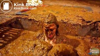 Betty has fun in the manure channel - bathing in cowshit