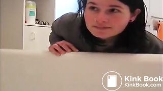 Brunette babe shitting in the bathtub