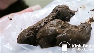 American lady poops and tastes her turd