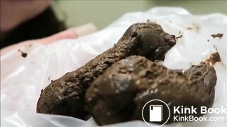 American lady poops and tastes her turd