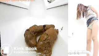 Pretty japanese girl shitting 4