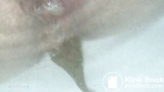 Elle shit dans son bain que je relaxe dedans