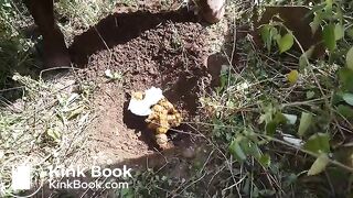 She buries her big poop