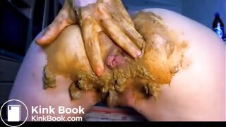 Girl fisting her asshole full of shit
