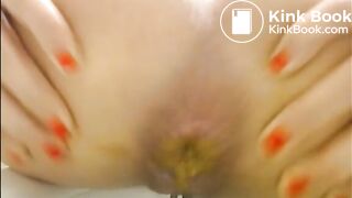 Milf recording herself shitting in the toilet
