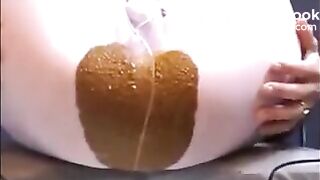 This woman shitting diarrhea on pantyhose