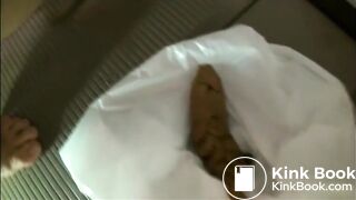 Asian babe shitting a nice turd