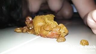 Chink Slave Jua leckt an Ihrer Scheiße