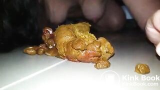 Chink Slave Jua leckt an Ihrer Scheiße