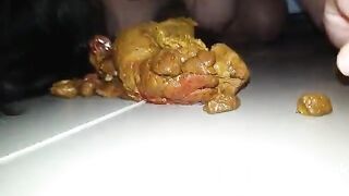 Chink Slave Jua leckt an Ihrer Scheiße