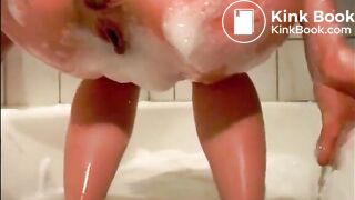 Milf piss and shit while take a bath