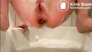 Milf piss and shit while take a bath