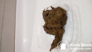 Cassie Shows Off Huge Poop + Dirties New CK Panties