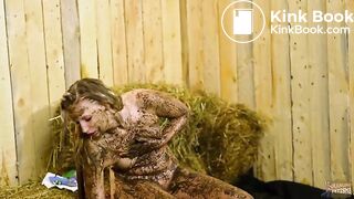 Milena Shaking orgasms in the dung