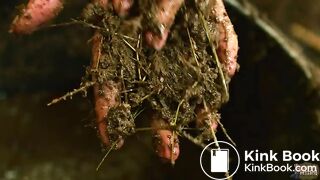 Milena Shaking orgasms in the dung