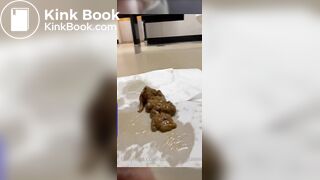 Ebony lady's big sloppy poop