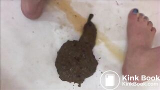 Perfect butt babe shit and piss standing