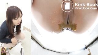 Shit so big she couldnt hold it anymore!