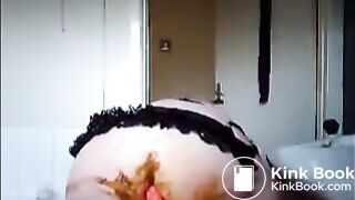 Big butt mom shitting and masturbating asshole with dildo