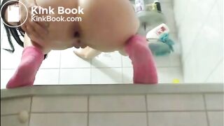 Brunette with glasses shitting and taste it