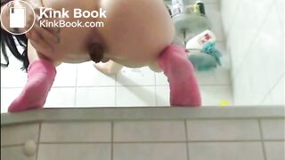Brunette with glasses shitting and taste it