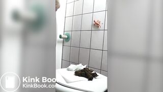 Kim drops a huge load on her toilet seat