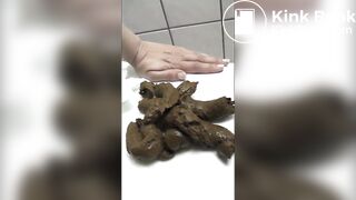 Kim drops a huge load on her toilet seat