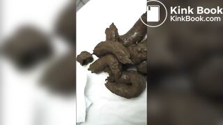 Kim drops a huge load on her toilet seat