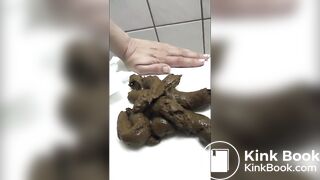 Kim drops a huge load on her toilet seat