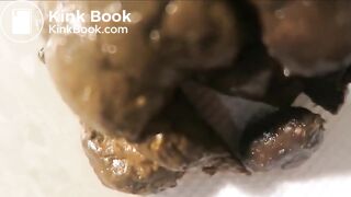 LR2 - licks her turd