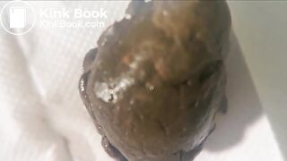 LR2 - licks her turd