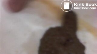 Hot ass girl shit and piss in the bathtub
