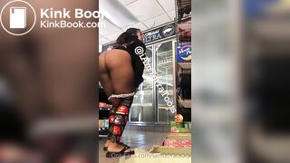 Ebony shits in store - ThisVidcom